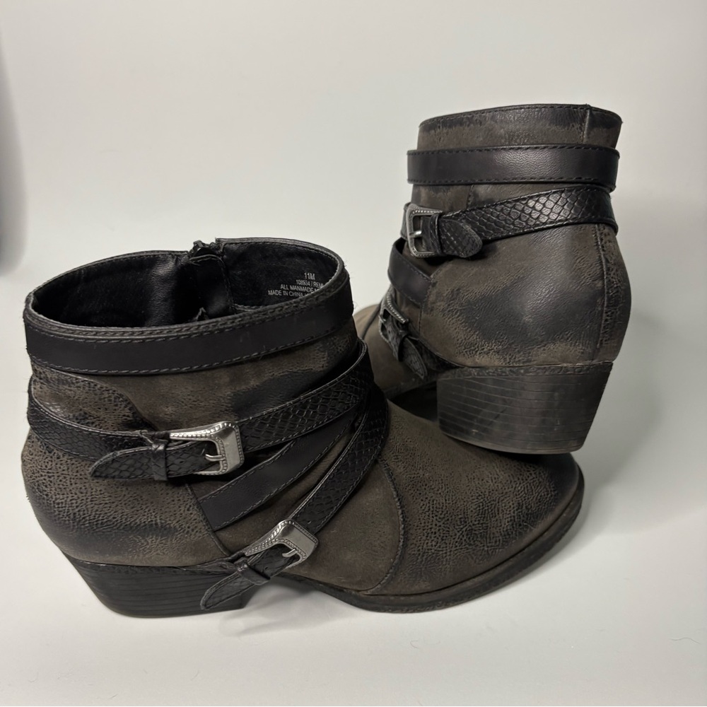 EUC. Black and Gray Ankle Boots